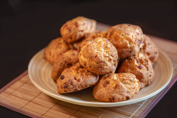 small round buns