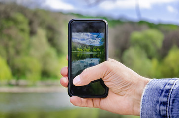 photo of the landscape on the phone