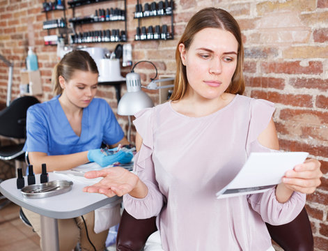 Unhappy Girl Client  Client Not Agree With Chek In Nail Salon