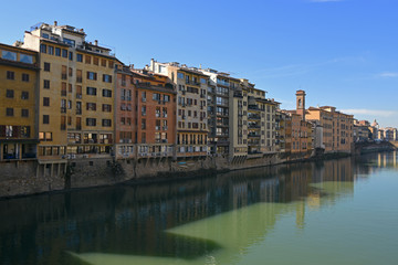 Fototapeta na wymiar Sunny day on the shores of the Arno river in Florence