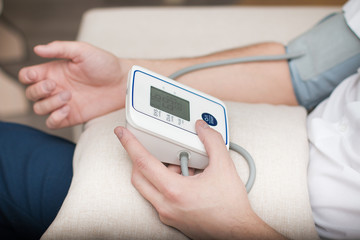 Measurement of blood pressure by an electronic tonometer.