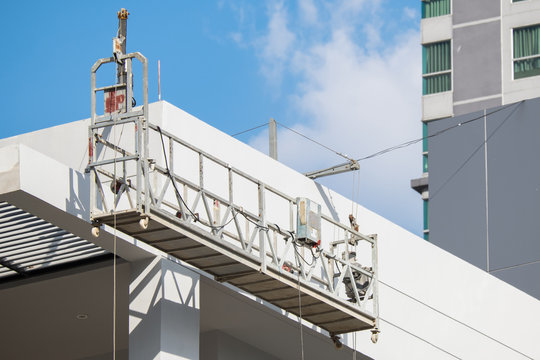 Powered davit carriage unit for window cleaning or painting the building