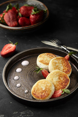 home-made cheesecakes with strawberry