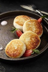 home-made cheesecakes with strawberry