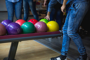 Fototapeta na wymiar Hands choosing a bowling bowl