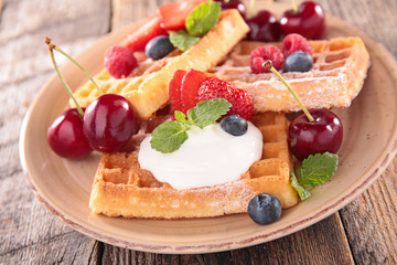 waffle with fruit and yogurt