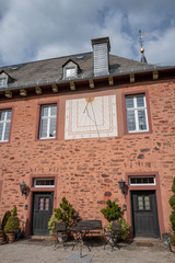Fototapeta na wymiar Sonnenuhr an historischem Gebäude