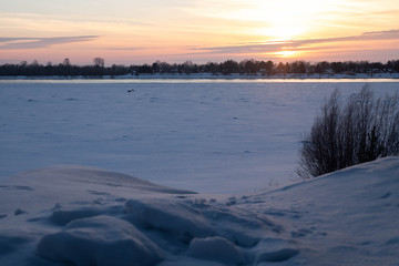Fototapeta na wymiar winter sunset over frozen lake