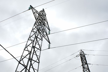 Cabos de alta tensão