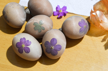 Fototapeta na wymiar Naturally decorated Easter eggs prepared for dyeing with onion skins