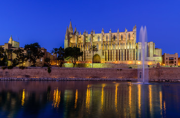 Fototapeta na wymiar Sightseeing of Mallorca. La Seu, the gothic medieval cathedral of Palma de Mallorca, beautiful night view, Mallorca island, Balearic Islands, Spain