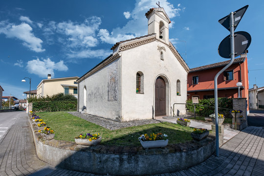 Vallenoncello di Pordenone, Chiesetta di Piazza Valle, Antico Oratorio dedicato al SS.Corpo di Cristo