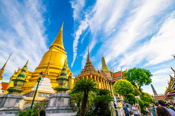 Naklejka premium Temple of emerald buddha with golden pagoda Wat Phra Keaw