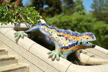 Lizard Fountain at Park Guell in in Barcelona, Spain - obrazy, fototapety, plakaty