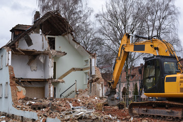 Fototapeta na wymiar demolition of a house