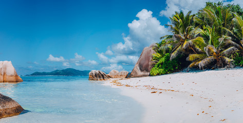 Spectacular Anse Source d'Argent beach on island La Digue in Seychelles. Paradise relaxation summer vacation concept - obrazy, fototapety, plakaty