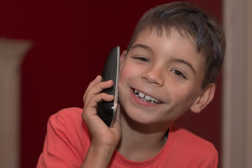 telefonierendes Kind