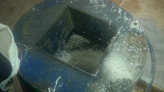 Polyethylene recycling process for secondary use