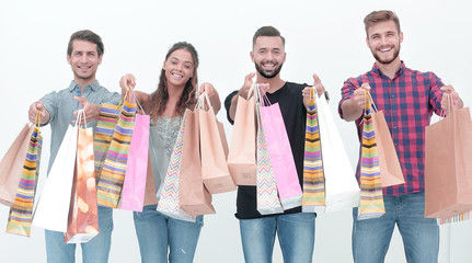 Obraz premium young people showing their colorful shopping bags