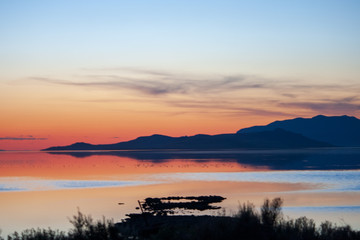 Fototapeta premium sunset over lake