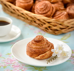 Homemade cinnamon buns cakes on a table