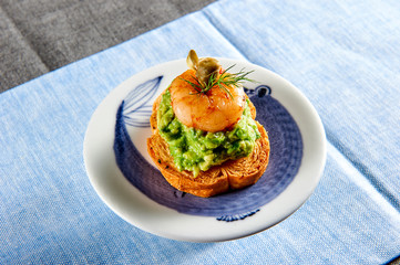 Shrimp with bread and gourmet snacks