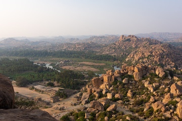 Fototapeta na wymiar Coucher de soleil sur Hampi, Karnataka, Inde