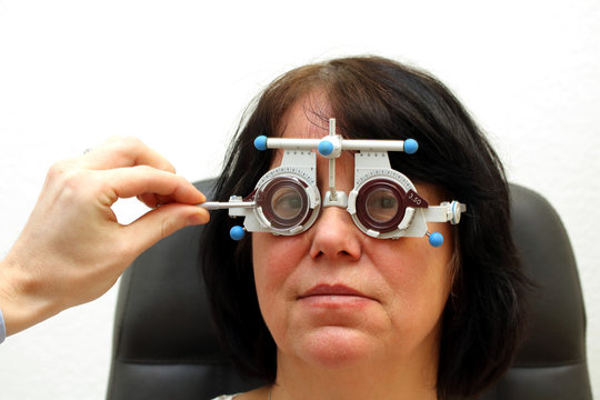 Beim Optiker