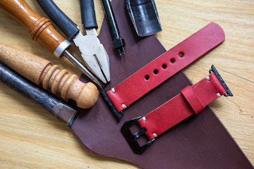 Vegetable tanned leather watch strap working