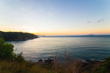Obraz premium Sea coastline sunset island with colourful sky cloud