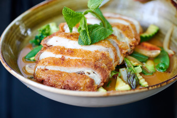 Vietnam Essen vietnamesischer frittiertes Huhn Abendessen