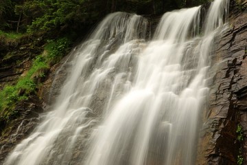 Obraz premium big waterfall among the mountains. savsat/artvin/turkey 