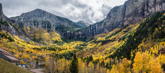 Fototapeta na wymiar Autumn at the end of the box canyon Telluride Colorado - Rocky Mountains 