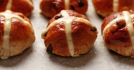 Hot cross buns, freshly baked hot cross buns on white parchment paper, close-up. Traditional easter food - Powered by Adobe