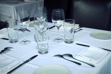 table set plate glass fork cutlery napkin restaurant elegant dinner