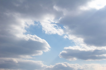 Fototapeta na wymiar 雲と日差しと雲
