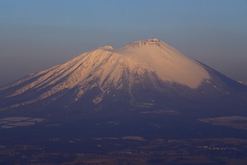 朝焼けの岩手山