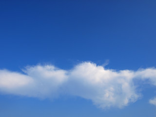 Fototapeta premium Błękitne niebo i chmury