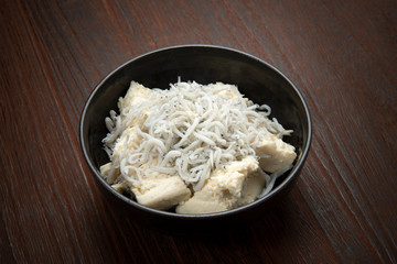 冷奴と釜揚げシラス