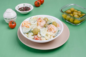 Salad with pasta and raw vegetables
