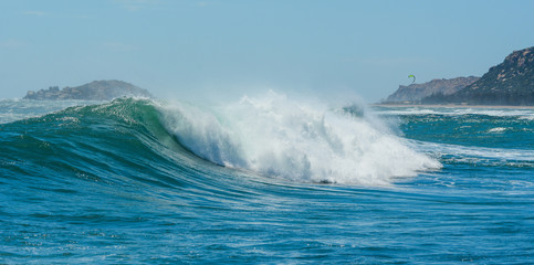 Fototapeta na wymiar Huge wave on the blue sea