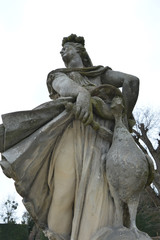 LEDNICE PARK  RZEŹBY  KOBIETA  © jaceka