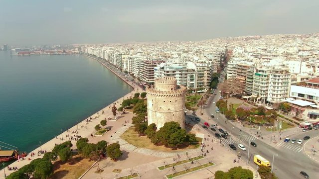 dronefootage of white tower in thessaloniki (lefkos pirgos)