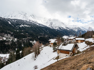 paysage de montagne en hiver dans le Massif du Mont Blanc en france