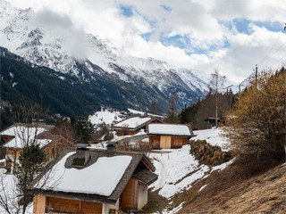 paysage de montagne en hiver dans le Massif du Mont Blanc en france