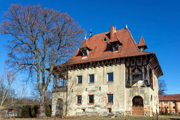 Fototapeta premium small abandoned castle