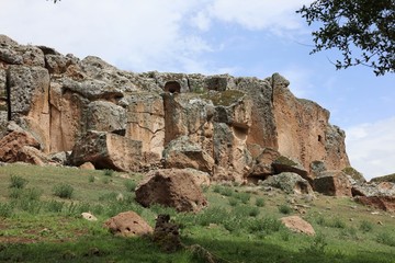 Fototapeta na wymiar The rocks near the Aksaray Mamasın Dam Lake