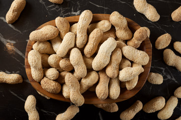 Peanuts with shell.