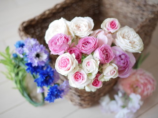 部屋の花かご飾り