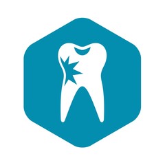 Obraz premium Cracked tooth icon in simple style isolated vector illustration